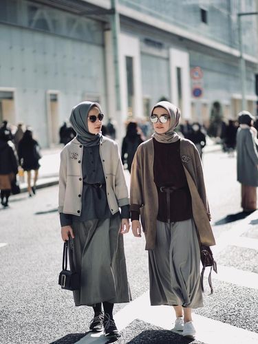 Bros Kecil Ini Banyak Dipakai Selebgram Hijab, Harganya Rp 