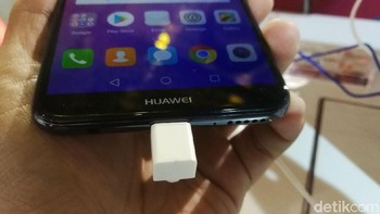 aterainya sendiri punya kapasitas 3.000 mAh dan sudah menjalankan sistem operasi Android 8.0 Oreo. Foto: Muhammad Alif Goenawan/detikinet