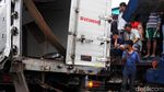 Foto: Kerusakan Mobil yang Tertabrak Kereta di Kramat Sentiong