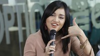 ‘Sayang’ bercerita mengenai penantian Margareth pada pujaan hatinya. Foto: Asep Syaifullah