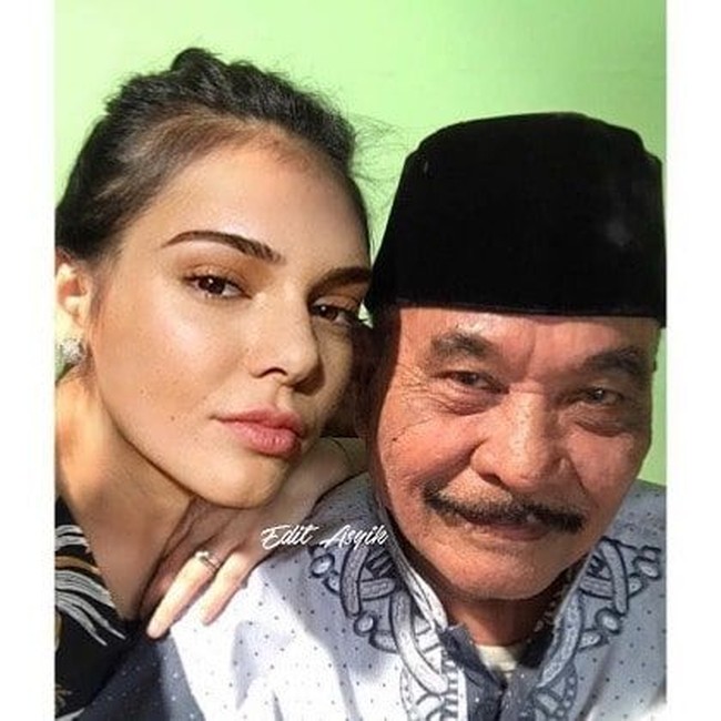 Mimpi apa ya H. Bolot bisa selfie bareng model top Kendall Jenner? Foto: Instagram/@editasyik