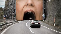 Iklan all you can eat suatu restoran diletak di depan pintu masuk terowongan (Dok. Advertising Agency: Demner, Merlicek & Bergmann, Vienna, Austria)