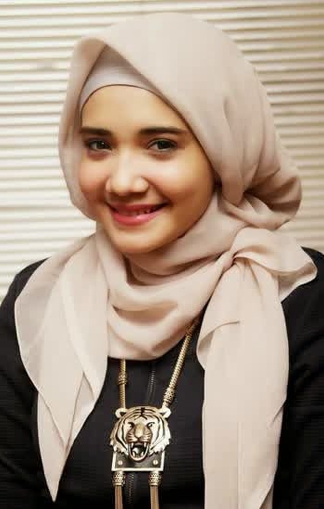 Tahun 2012, fashion hijab sudah mulai menggaung. Saat itu tren hijab tabrak warna dengan permainan aksesori sedang sangat hype.  Foto: Istimewa