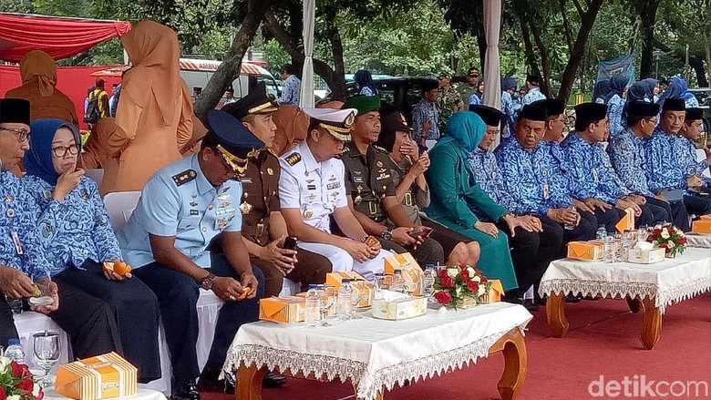Sandiaga Jadi Inspektur Upacara Hari Otonomi Daerah 2018 Sandiaga Jadi Inspektur Upacara Hari Otonomi Daerah 2018