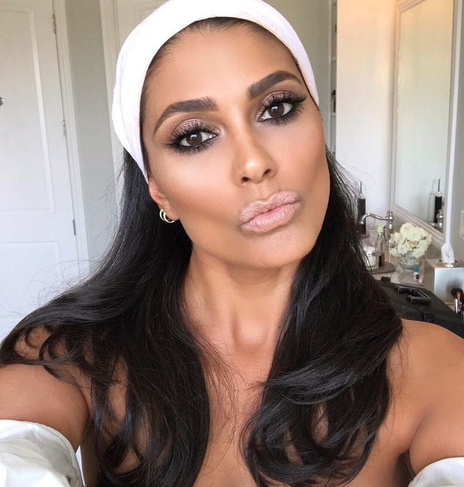 Pada perilisan album Beyonce pada 2016 silam, ia sempat meragukan kesetiaan suaminya Jay Z. Dalam lagu Sorry, ibu tiga anak itu melantunkan lirik yang berbunyi, He only want me when Im not there. He better call Becky with the good hair. Muncul spekulasai bahwa Becky adalah selingkuhan Jay Z. Rumor pun beredar bahwa desainer Rachel Roy lah yang merupakan sang Becky.  Foto: dok. Instagram