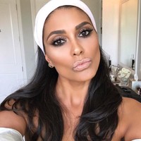 Pada perilisan album Beyonce pada 2016 silam, ia sempat meragukan kesetiaan suaminya Jay Z. Dalam lagu Sorry, ibu tiga anak itu melantunkan lirik yang berbunyi, He only want me when Im not there. He better call Becky with the good hair. Muncul spekulasai bahwa Becky adalah selingkuhan Jay Z. Rumor pun beredar bahwa desainer Rachel Roy lah yang merupakan sang Becky.  Foto: dok. Instagram