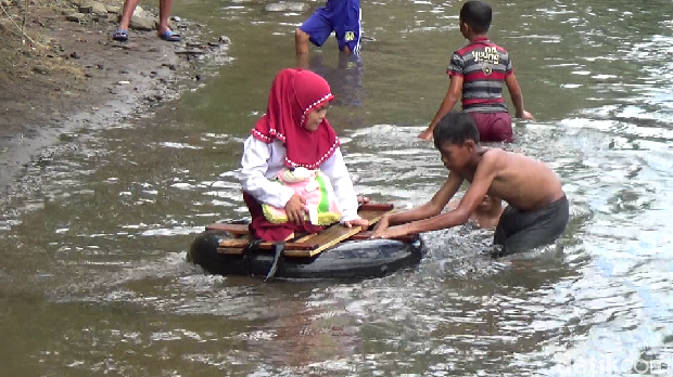 Donasi Pembaca detikcom di Pembangunan Jembatan 'Masa Depan' Maros