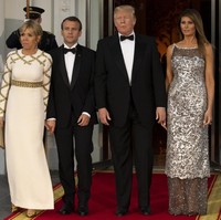 Dua First Lady paling fashionable bertemu dalam satu kesempatan, yakni Melania Trump dari Amerika Serikat dan Brigitte Macron dari Prancis. Keduanya memiliki kesamaan, yaitu selera fashion yang menawan dan juga koleksi busana rancangan desainer. Di antara keduanya, gaya siapa favorit Anda? Foto: Dok. Getty Images