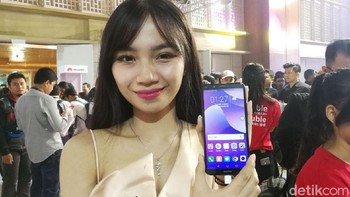 Bentang layarnya mencapai 5,5 inch. Foto: Muhammad Alif Goenawan/detikinet