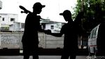Serunya Bermain Skateboard di Kolong Tol Tanjung Priok