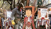 Disebut-sebut sebagai museum drive trhu pertama dunia, kamu akan menemukan koleksi-koleksi unik dari sang seniman. Bebek berkepala dua, batu empedu yang ditempel lukisan, gambar anatomi yang dilapis dengan fotografi lama dan lain-lain. (museumofwonder/instagram)