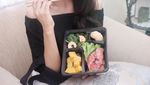 Cantiknya Calon Istri Raditya Dika, Anissa Aziza, Saat Ngeteh dan Makan Kue