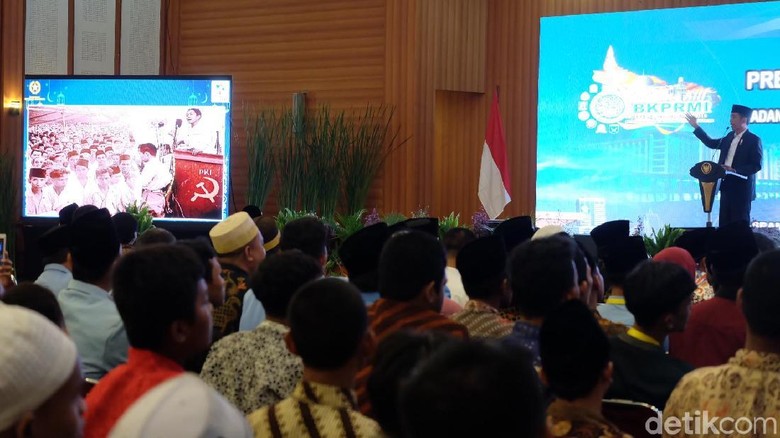 Bicara Foto Hoax Bareng DN Aidit, Jokowi: Memang Nggak Mirip! Bicara Foto Hoax Bareng DN Aidit, Jokowi: Memang Nggak Mirip!