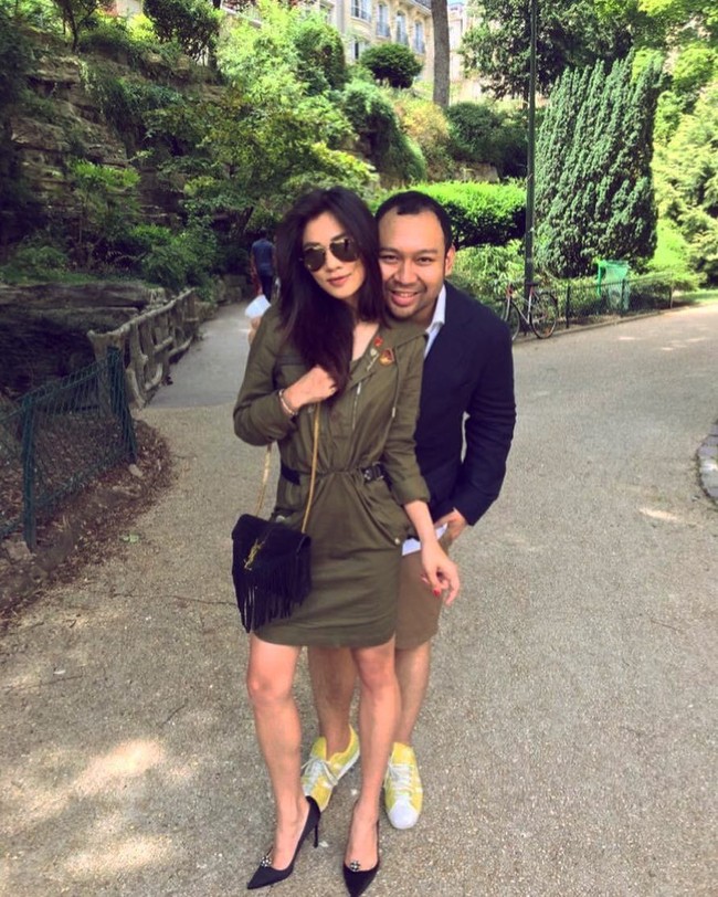 Adinda Bakrie dikenal memiliki pergaulan yang luas. Meskipun kini tinggal di Amerika Serikat, dia tidak memutus kedekatannya dengan sesama karibnya. Salah satu temannya adalah putra dari Prabowo Subianto, Didit Hediprasetyo yang berkarier sebagai desainer di Paris. Foto: Dok. Instagram Adinda Bakrie