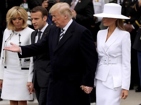 Donald Trump dan Melania Trump menyambut Presiden Prancis Emmanuel Macron dan istrinya.