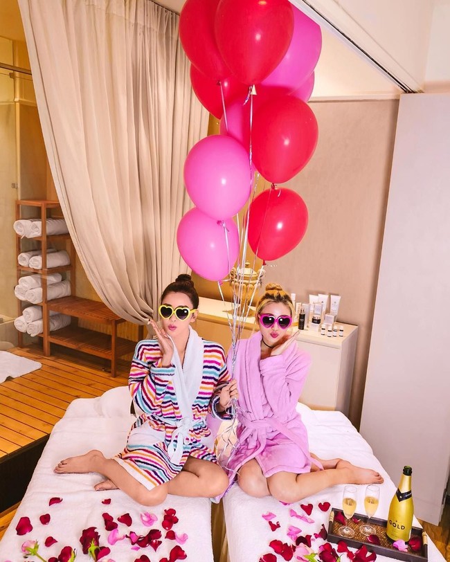 Padahal usia Jamie dan putrinya dari pernikahannya dengan konglomerat Nurdian Cuaca itu berbeda 15 tahun. Jamie saat ini berusia 44 tahun, sedangkan putrinya baru berumur 19 tahun. Foto: Instagram/ec24m