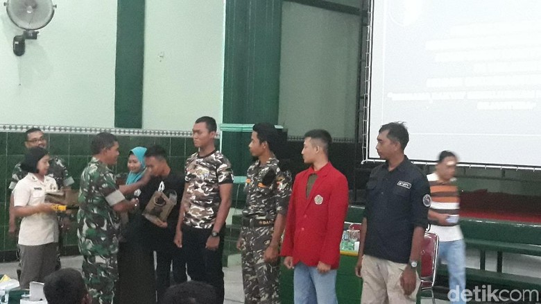 Ciat! Jagoan Pencak Silat Diajak Perangi Miras Oplosan Ciat! Jagoan Pencak Silat Diajak Perangi Miras Oplosan