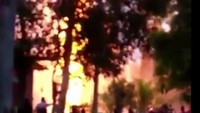 Semburan api yang besar mengakibatkan puluhan orang yang berada di sekitar lokasi mengalami kebakaran dan diperkirakan korban tidak sempat menyelamatkan diri pada saat kejadian.