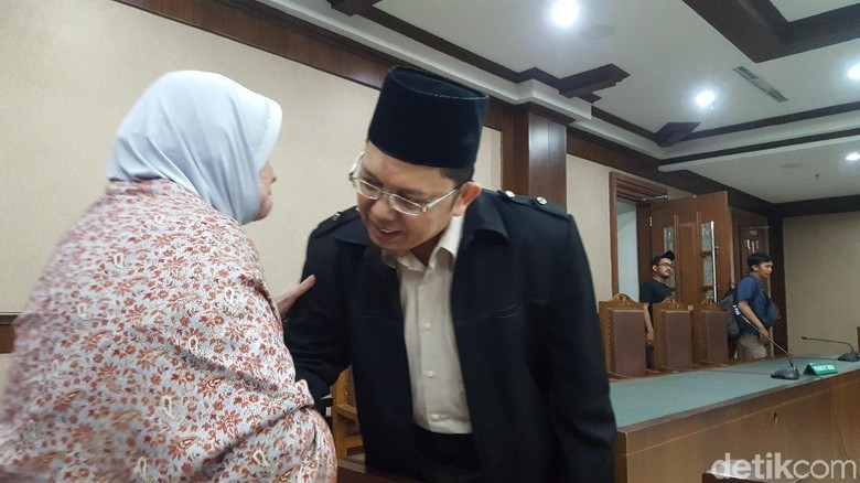 Alfian Tanjung Hadapi Sidang Tuntutan Alfian Tanjung Hadapi Sidang Tuntutan