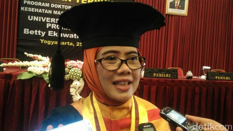 Teliti Melasma pada Wanita, Betty Ekawati Raih Gelar Doktor di UGM Teliti Melasma pada Wanita, Betty Ekawati Raih Gelar Doktor di UGM