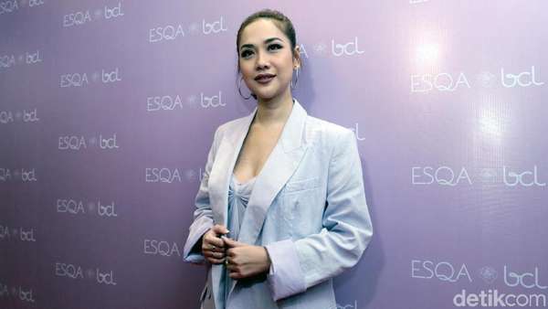 Duh! Netizen Protes Baju Bunga Citra Lestari dan Body Shaming Duh! Netizen Protes Baju Bunga Citra Lestari dan Body Shaming