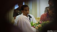 Presiden Jokowi berbincang dengan perwakilan komunitas muslim fashion
