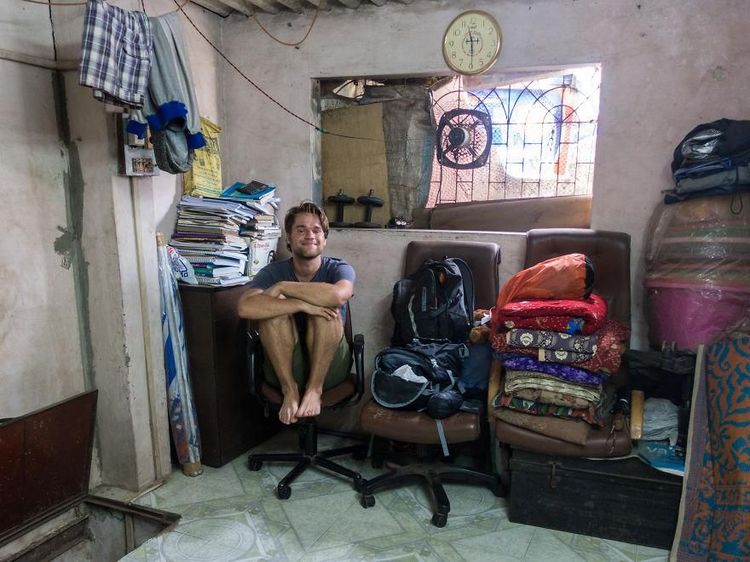 Kisah YouTuber Bule Tinggal di Pemukiman Kumuh Terbesar Asia