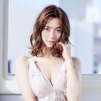 Moeka sendiri adalah model dan aktris asal Jepang. Di Instagram, wanita 28 tahun itu terlihat cukup populer dan sering menghadiri acara-acara bergengsi. Foto: Instagram Moeka Nozaki