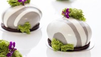 Bukan hanya bentuk batu hitam biasa. Stone cake juga kadang hadir dalam bentuk batu hias. Sepeeti yang cantik ini.  Foto: Instagram