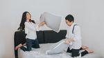 Prewedding Raditya Dika-Anissa, Perang Bantal hingga Bikin Kue