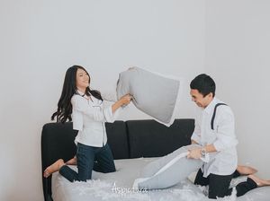 Prewedding Raditya Dika-Anissa, Perang Bantal hingga Bikin Kue