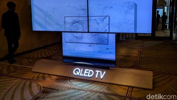Jadi dengan menggunakan ponsel, pengguna bisa menangkap foto tampilan dinding area di belakang televisi. Foto: detikINET/Adi Fida Rahman
