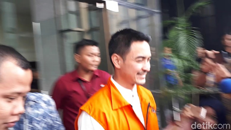 Sakit Diabetes, Zumi Zola Izin ke KPK untuk Berobat Sakit Diabetes, Zumi Zola Izin ke KPK untuk Berobat