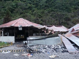 Melihat Sekolah dan RS yang Dibakar Grup Separatis di Mimika