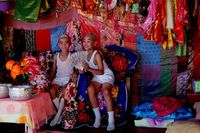Ritual Menjadi Orang Suci di Thailand