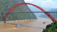 Jembatan Wushan Yangtze River di China yang menyambungkan dua pulau. (Dok. © Glabb/wikimedia)