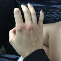 Aku menonjoknya di rahang, dengan kencang, ujar Leanna. Foto: Instagram/@leanna_carr