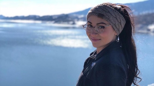 Foto: Wanita Cantik Jadi Viral karena Tonjok Pria yang Melecehkannya