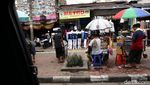 Foto: PKL Kuasai Trotoar Jalan Jatibaru dan Blok F Tanah Abang