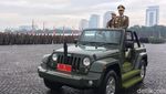 Aksi Anies-Sandi Uji Kekuatan Satpol PP Dengan Lemparan Batu