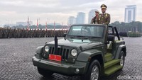 Gubernur DKI Jakarta Anies Baswedan menjadi inspektur upacara hari ulang tahun ke-68 Satpol PP di Silang Monas, Jakarta Pusat, Kamis (26/4/2018) (Fida-detikcom)