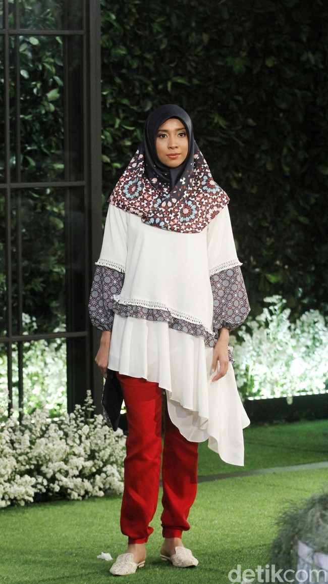 Koleksi Lebaran 2018 dari label hijab Mandjha Ivan Gunawan yang dipamerkan dalam fashion show di Suasana Restaurant, Aston Kuningan, Rabu, [25/4/2018]. [Foto: Mohammad Abduh/Wolipop]
