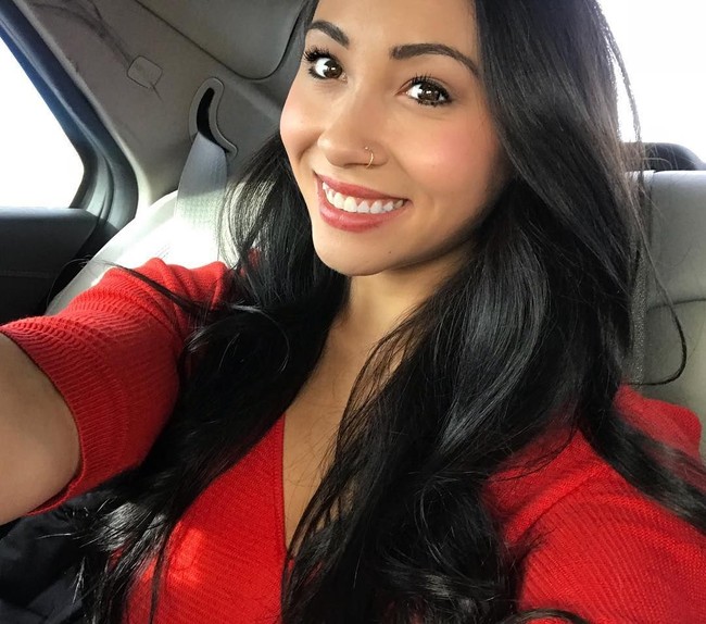 Kejadian itu berlangsung saat ia sedang berjalan-jalan pada 21 April 2018. Tiba-tiba saja seorang pria tak dikenal meremas bokongnya. Setelah melakukan pelecehan seksual, Leanna menceritakan lewat Twitter kalau pria tersebut malah tertawa terbahak-bahak. Foto: Instagram/@leanna_carr