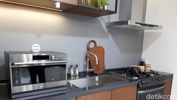 Bukan sembarang microwave, memasak menggunakan ini, pengguna tak perlu khawatir soal tingkat kematangan makanan. Microwave ini secara otomatis bisa memberikan informasi berapa lama resep makanan yang dimasukkan ke dalamnya perlu dimasak. Foto: Josina/detikINET