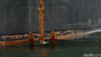 Pipa minyak Pertamina tersangkut jangkar Kapal MV Ever Judger yang sedang membawa Batubara.