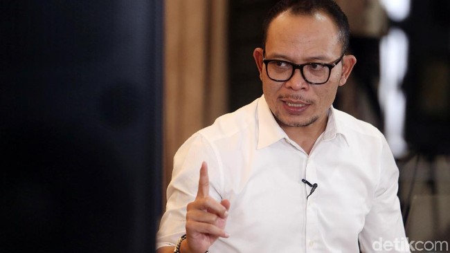 Jokowi Bikin Tim Pemburu Pekerja Asing Ilegal