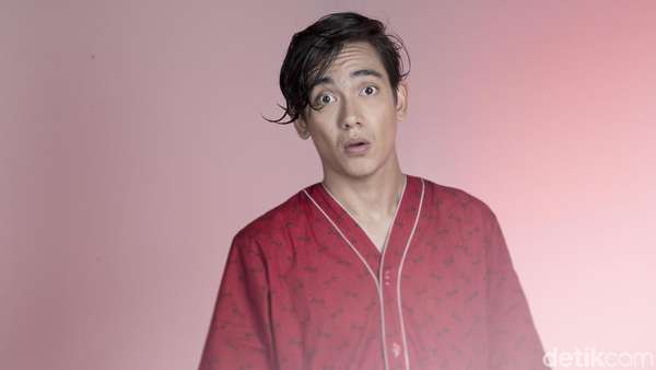 Lucunya Gaya Adipati Dolken Pakai Piyama Lucunya Gaya Adipati Dolken Pakai Piyama