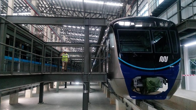 Melihat Lebih Dekat MRT Jakarta yang Segera Diuji Coba Melihat Lebih Dekat MRT Jakarta yang Segera Diuji Coba
