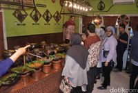 Kuliner Khas Jawa Jadi Pilihan Angga Yanti saat 'Ditraktir Detikcom'