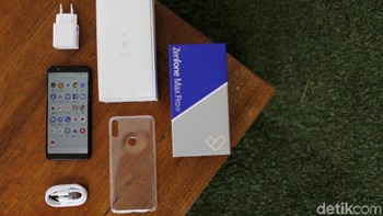 Masuk ke Indonesia, Zenfone Max Pro hadir dalam tiga varian, yang dibedakan dari RAM dan kamera. Kebetulan unit yang kami terima memiliki RAm 3 GB dan ROM 32 GB. Foto: Muhammad Ridho